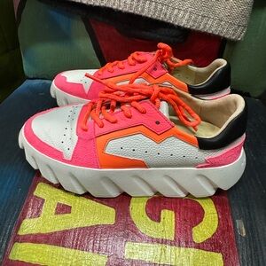 4cccees - Vibrant Pink and White Sneakers